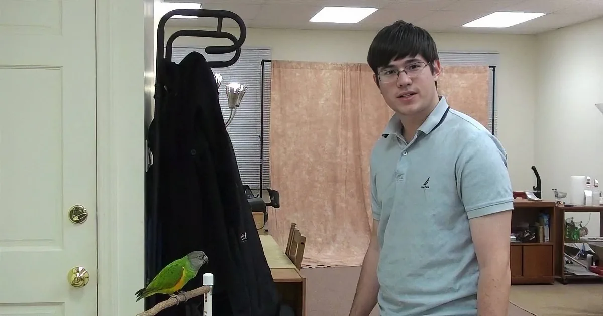 Must See: Watch This Super Smart Parrot Perform 20 Amazing Tricks in 2 Minutes.. OMG!