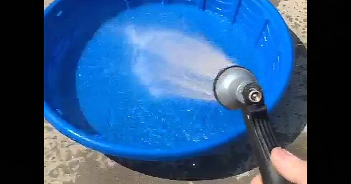 This Corgi Playing With Water Is the Cutest Thing You''ll See Today Guaranteed!