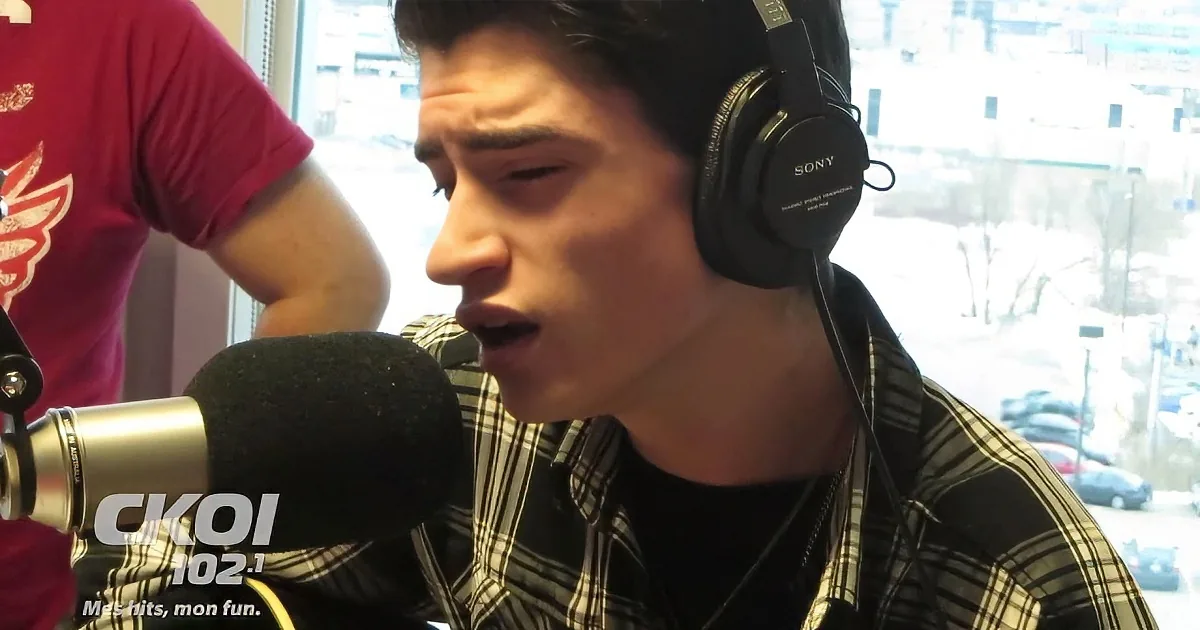 I Couldn''t Believe My Ears When I Heard This 16-Year-Old Sing ''Blue Christmas'' by Elvis. Unreal!!