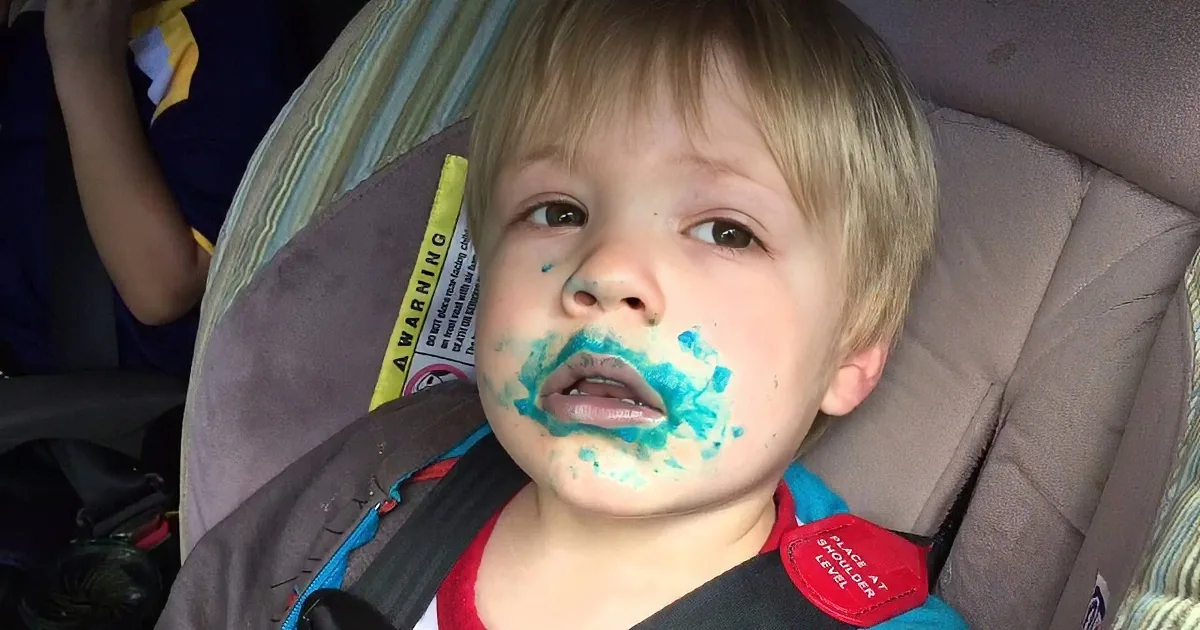 He Confronts His Son About a Missing Cupcake. His Toddler''s Reaction? I''m Dying! LOL!