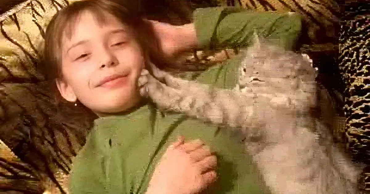 Watch This Kitty Massage a Little Girl''s Smiling Face! OMG!