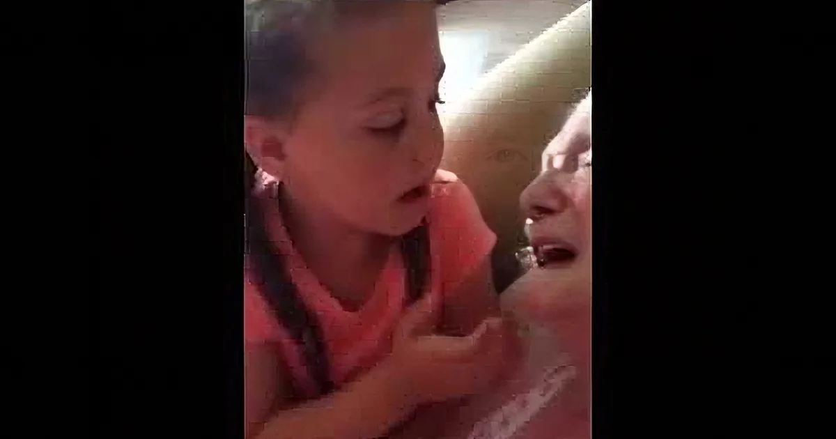 This Woman Meets Her Great Grandma With Dementia for the First Time. What She Does Next? Tears!