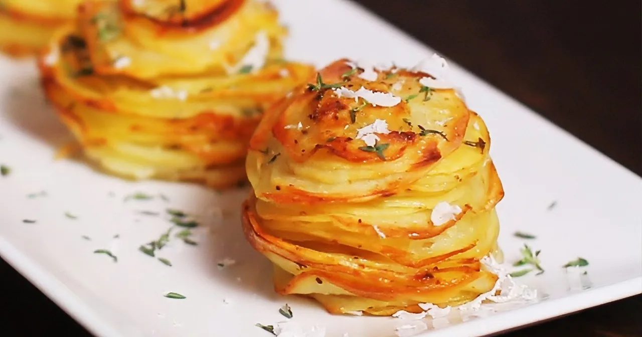 First She Cuts the Potatoes. but What She Does After That? It Looks so Tasty!