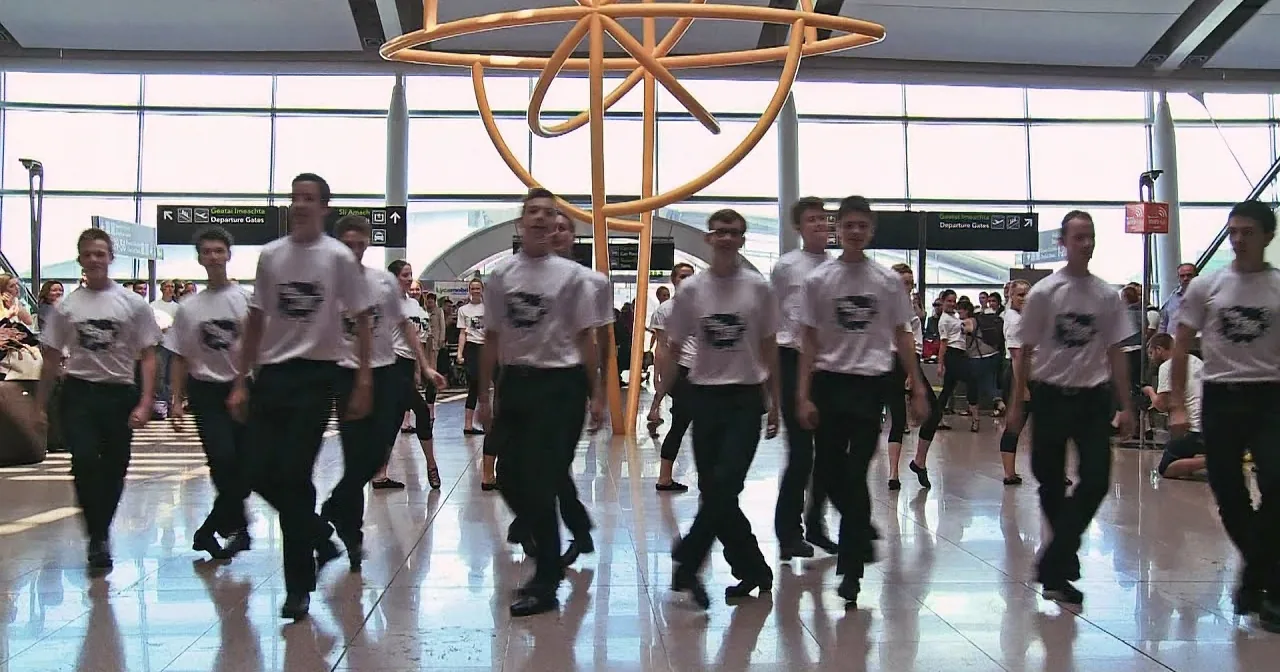 Irish Dancers Surprised Everyone at the Airport With This Flashmob. Wait Till You See This Incredible Dance!