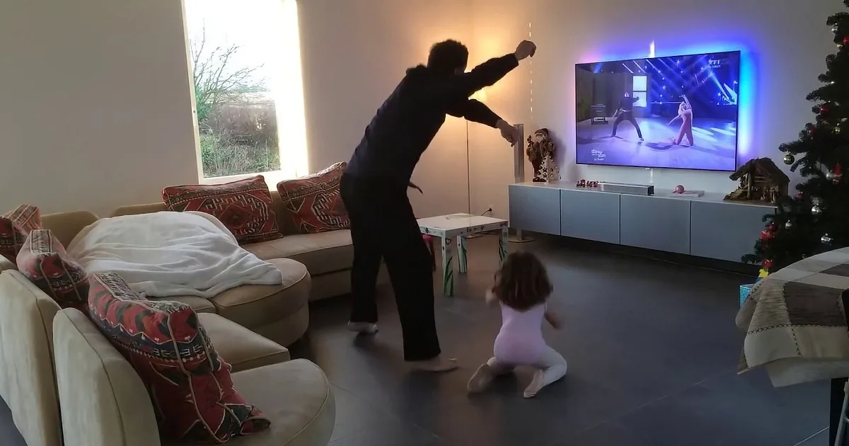 Dad Watches Dancing Show With His Kid. What They Did Next Will Warm Your Heart! Adorable!