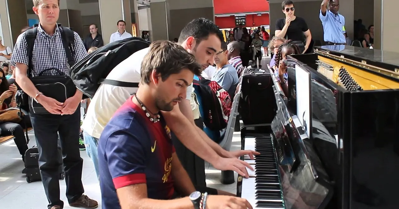 This Man Played the Piano by Himself. When You See What Happened Next, You''ll Be Blown Away!