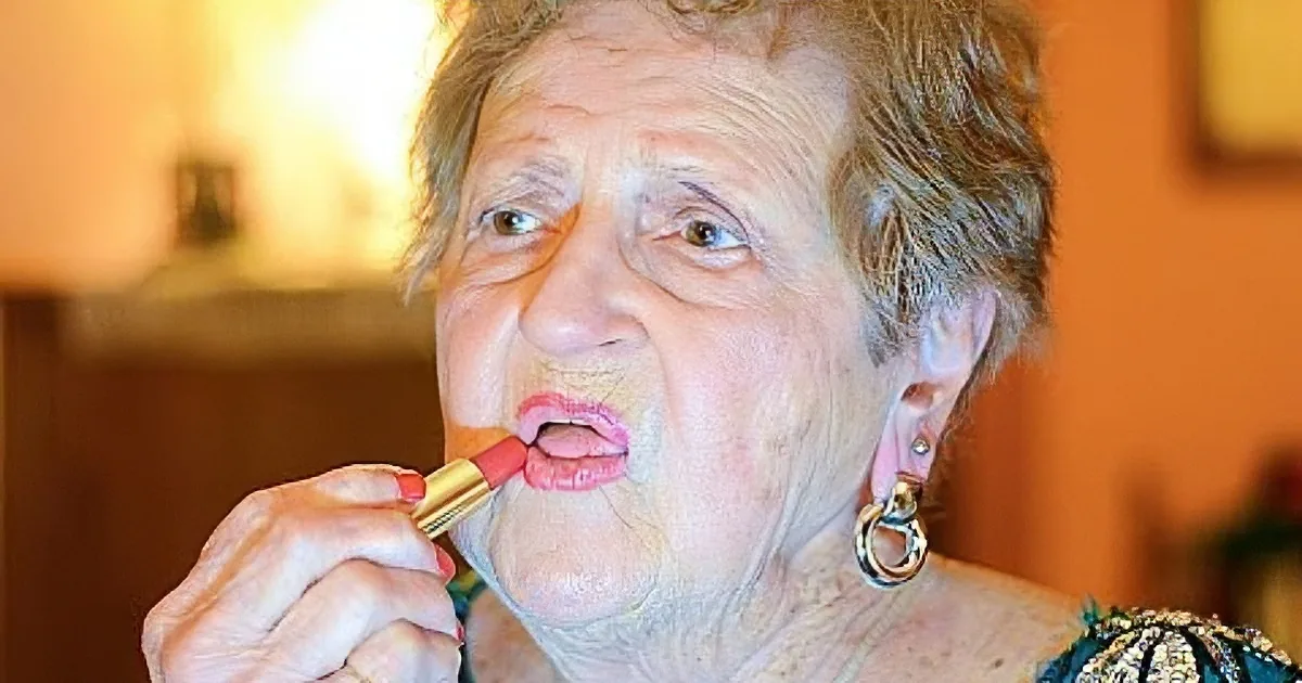 Lovely Grandma Records a Make-up Tutorial, and the Result Is Just Too Funny!
