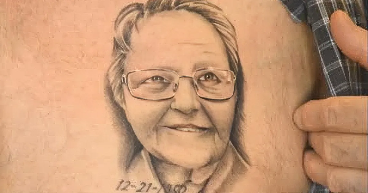 The Old Man Decided to Get a Tattoo Portrait of His Wife to Commemorate 59th Anniversary!