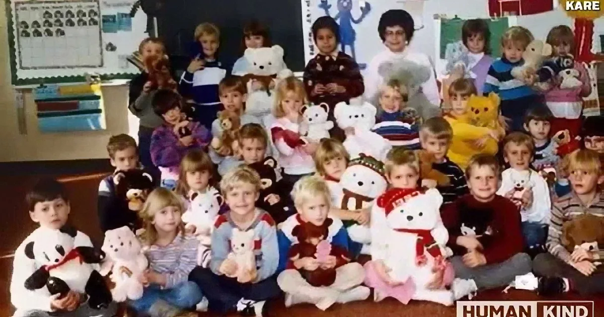 After 30 Years, a Retired Kindergarten Teacher Reunites With Her Beloved Student!