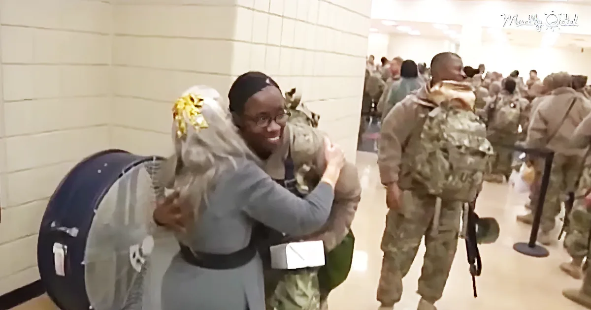 Beautiful ''Hug Lady'' Has Farewelled Soldiers for Years and Now It''s the Soldiers Going to See Her