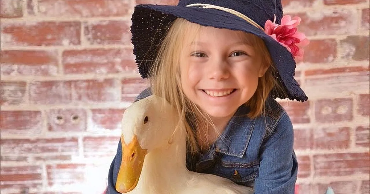 They Gave Her a Duck, but What the Two of Them Did Next? so Beautiful!