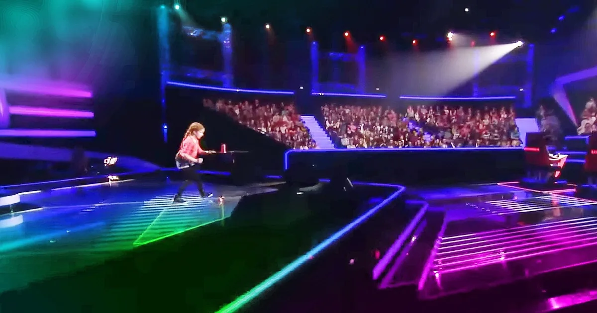 Little Girl''s Heartwarming Act Is the Cutest Thing We''ve Ever Seen