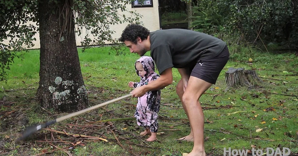 Genius Dad Shows How to Make Babies Clean the House. What You Need to Do? Watch and Learn!