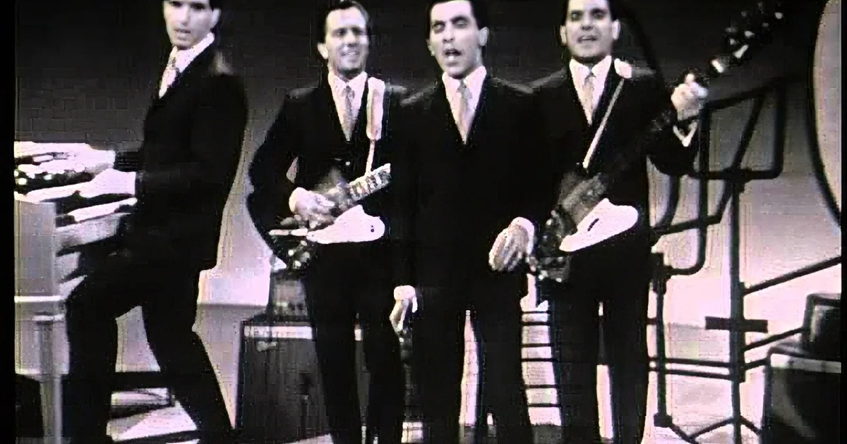 Frankie Valli & the Four Seasons Start Singing the Hit ''Sherry''. They Continued With This! Whoa!