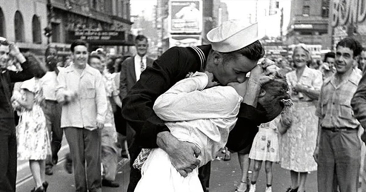 The Story Behind the Iconic Photo Known Simply as ''The Kiss'' Is Finally Revealed!
