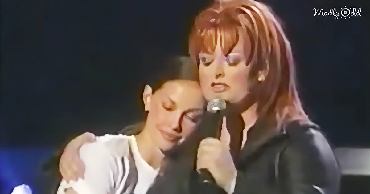 Ashley Judd Fights Back Emotion as Big Sister Wynonna Sings Her a Heartwarming Ballad