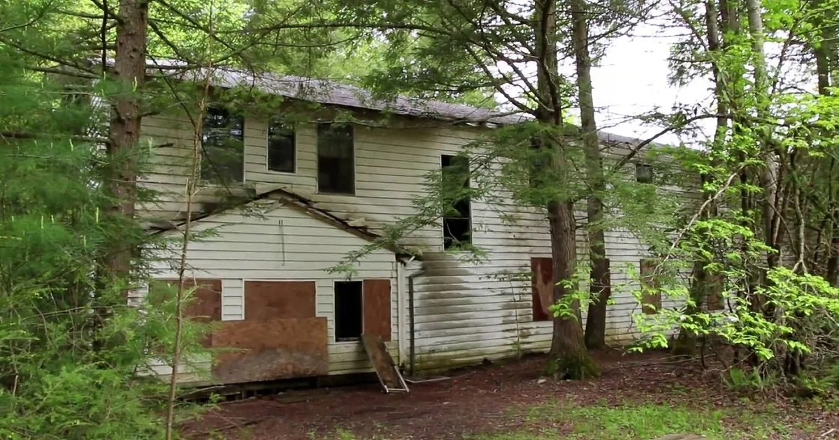 This Man''s Hike Found Him in an Abandoned Town Deep in the Heart of the Great Smokey Mountains