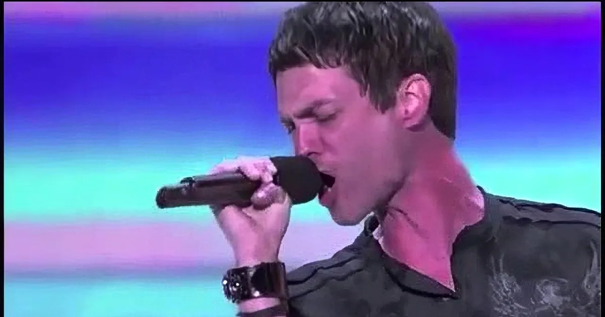 Son Has Never Dad Sing Before. but When Dad Picks up the Microphone! so Amazing!
