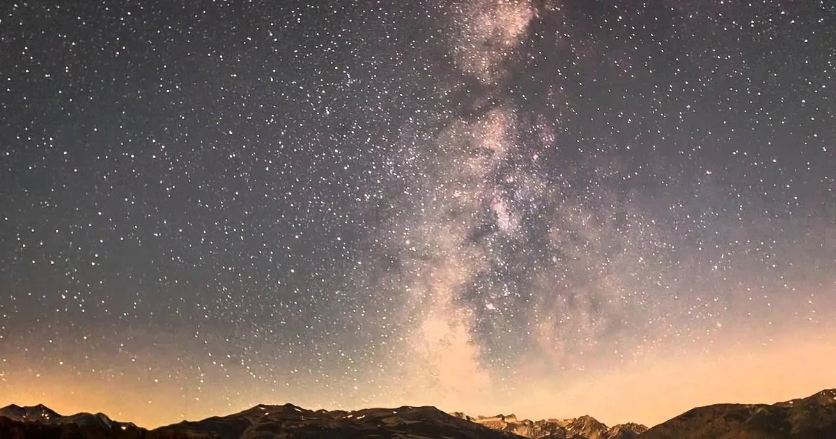 Here's Exactly When (And How!) You Can Watch Tonight's Spectacular Meteor Shower -- Do Not Miss This!!
