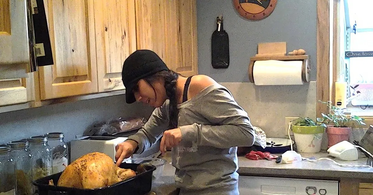 Mom Stages Hilarious Thanksgiving ''Pregnant Turkey'' Prank. Her Daughter''s Reaction? Priceless!