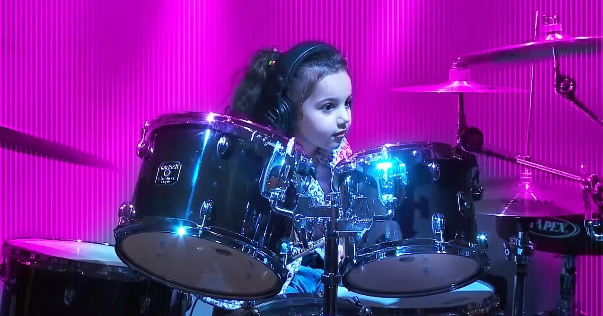 5-Year-Old Girl Dazzles Fans With Her Jaw-Dropping Rock ''N Roll Cover