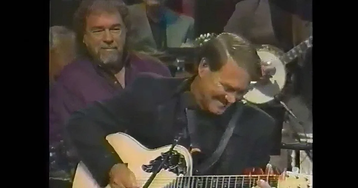 In One Heartwarming Moment, Glen Campbell Recognizes His Oldest Son. I''m Crying!
