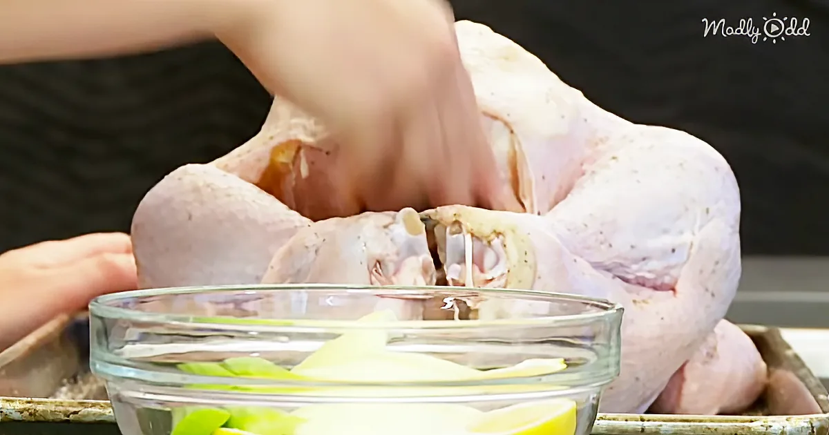 One of These Turkey Tricks May Just Save Your Thanksgiving Dinner