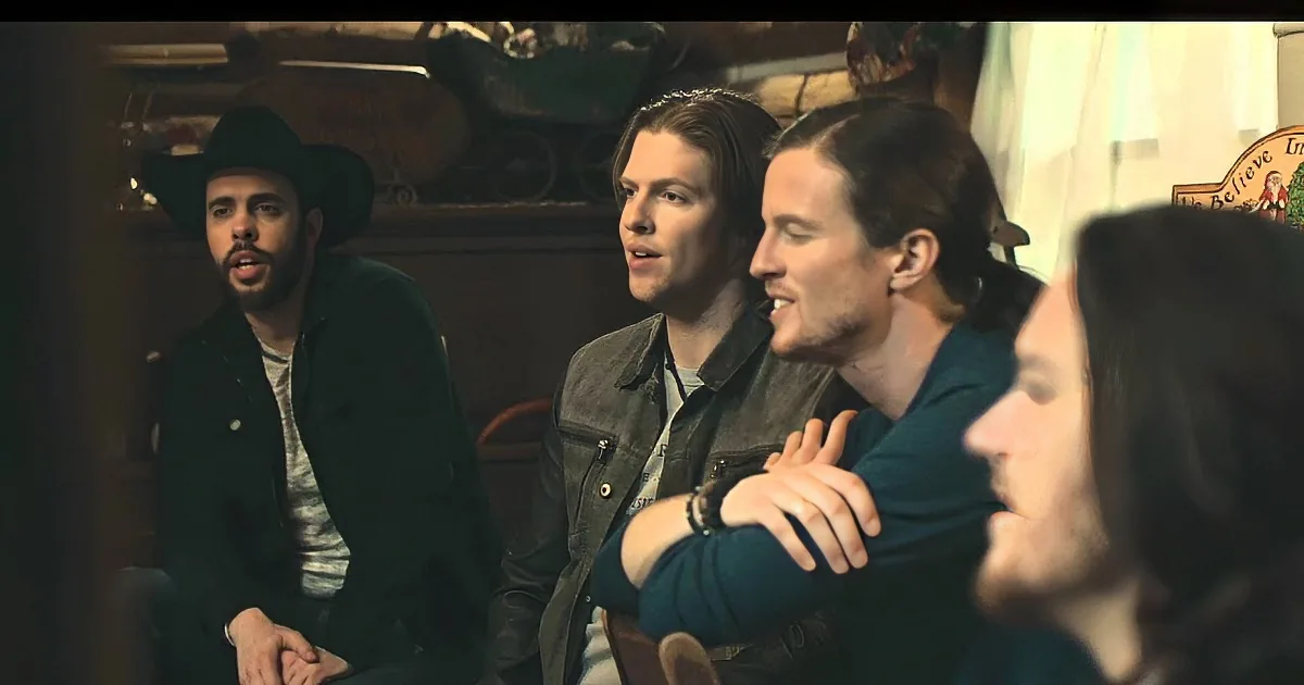 Five Men Sing a Christmas Classic for Our Soldiers. but Listen to the One in Front! Amazing!