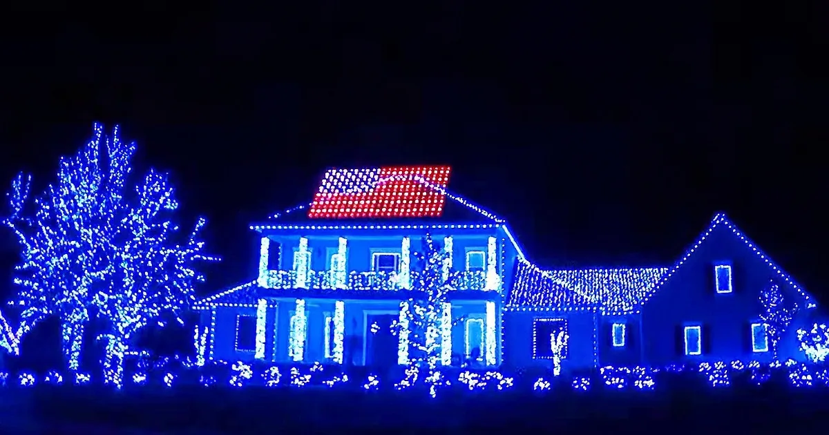 Florida Family Pays a Christmas Tribute to Fallen Soldiers. It''s Stunning to Watch and Hear!