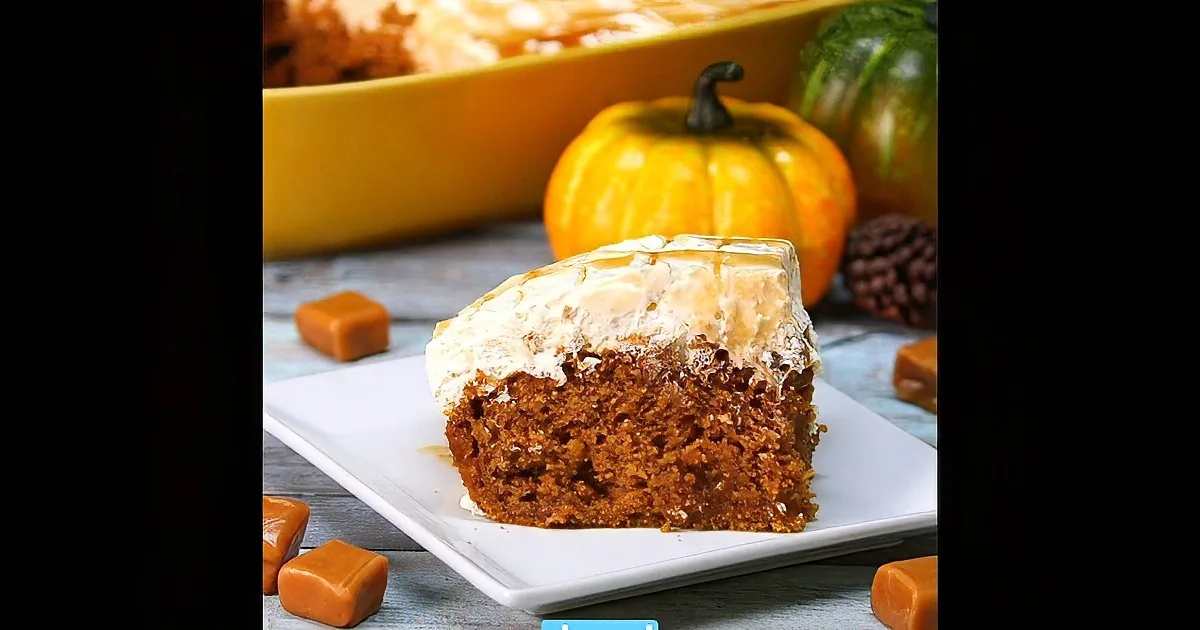 Video Shows How to Make Pumpkin Caramel Cream Cheese Poke Cake. so Simple and Delicious!