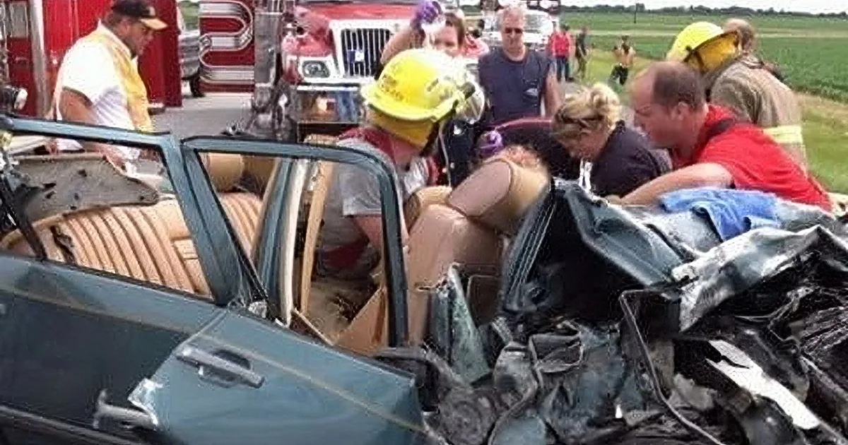 Teen Girl Has Horrific Crash With Drunk Driver. I''m Still Stunned at What Happened Next.