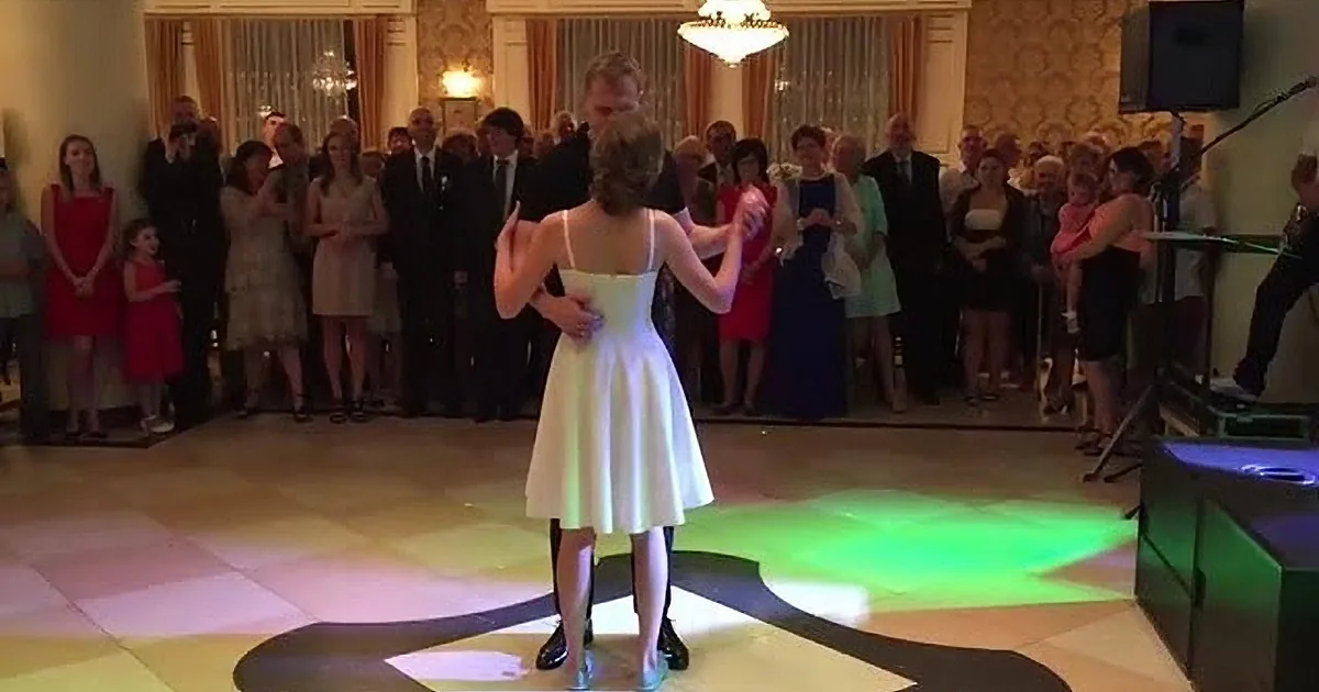 Bride and Groom Share an Intimate Moment! When You See Them at This Wedding, You'll Get Shivers!