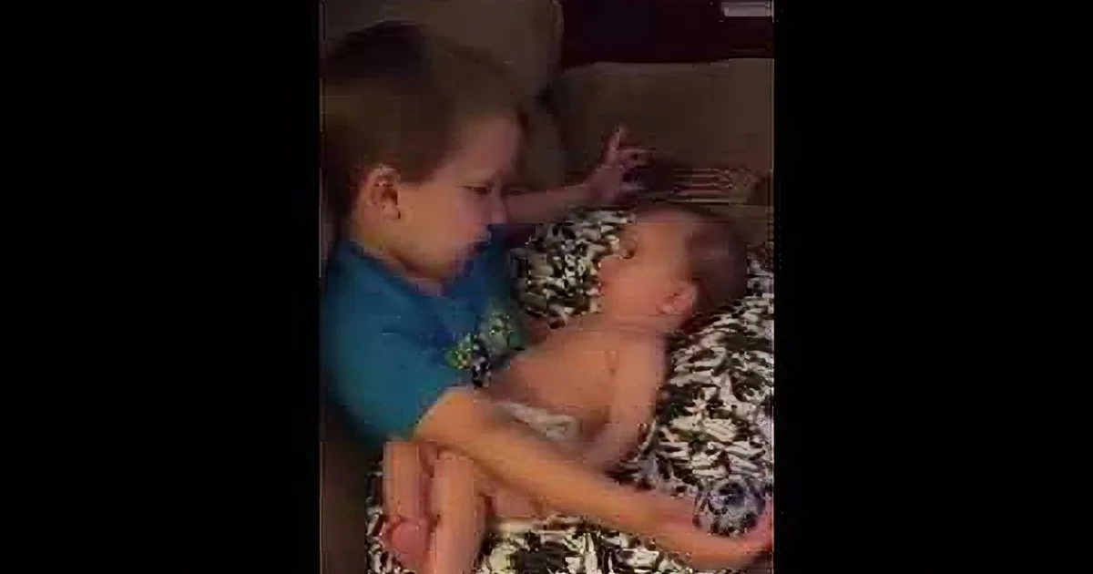 Older Brother Starts Singing Song to Newborn Sister. Her Reaction Is Priceless.