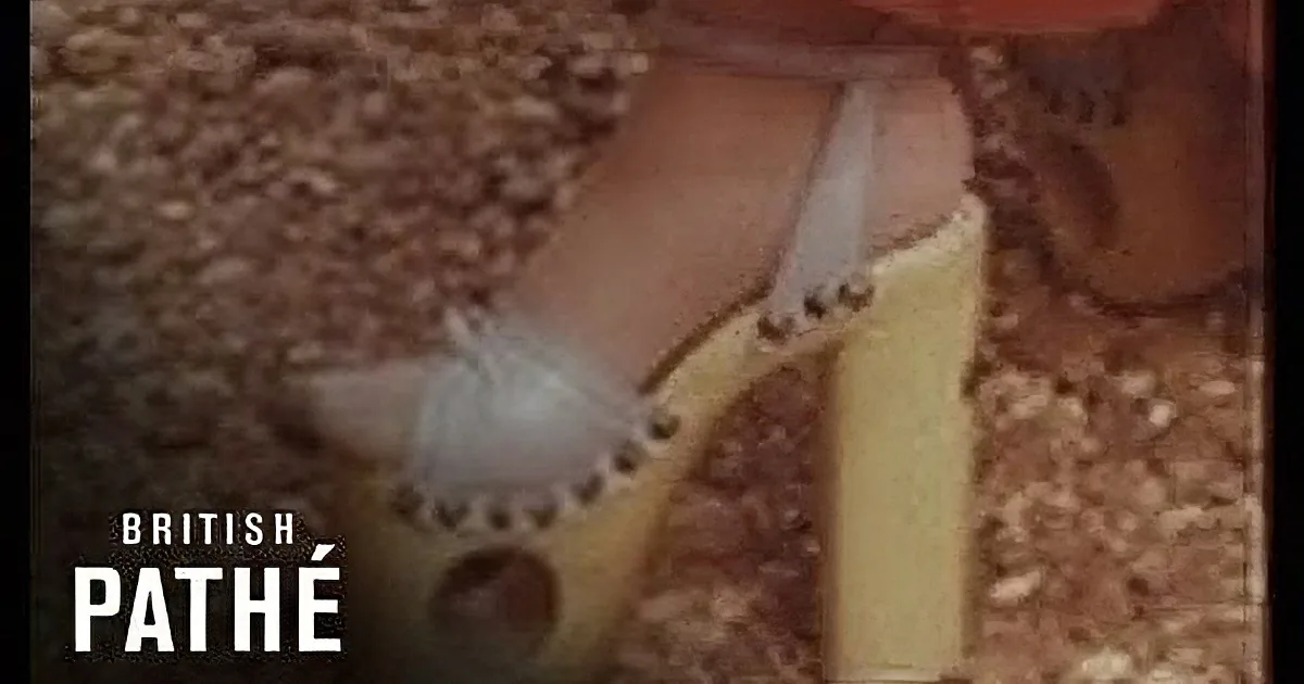 Man Stands in 1970''s London Street and Talks Fashion. I Couldn''t Believe Their Shoes!