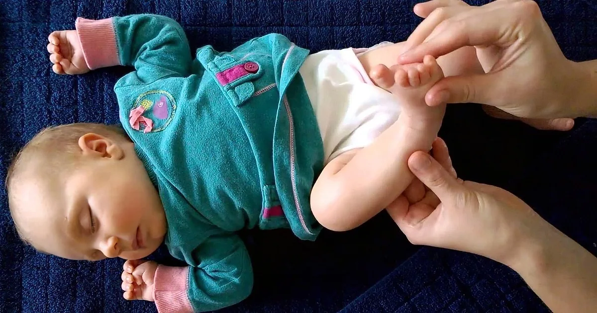 Woman Lays Young Baby on Her Back. What She Does to Relax Her Is Astounding.