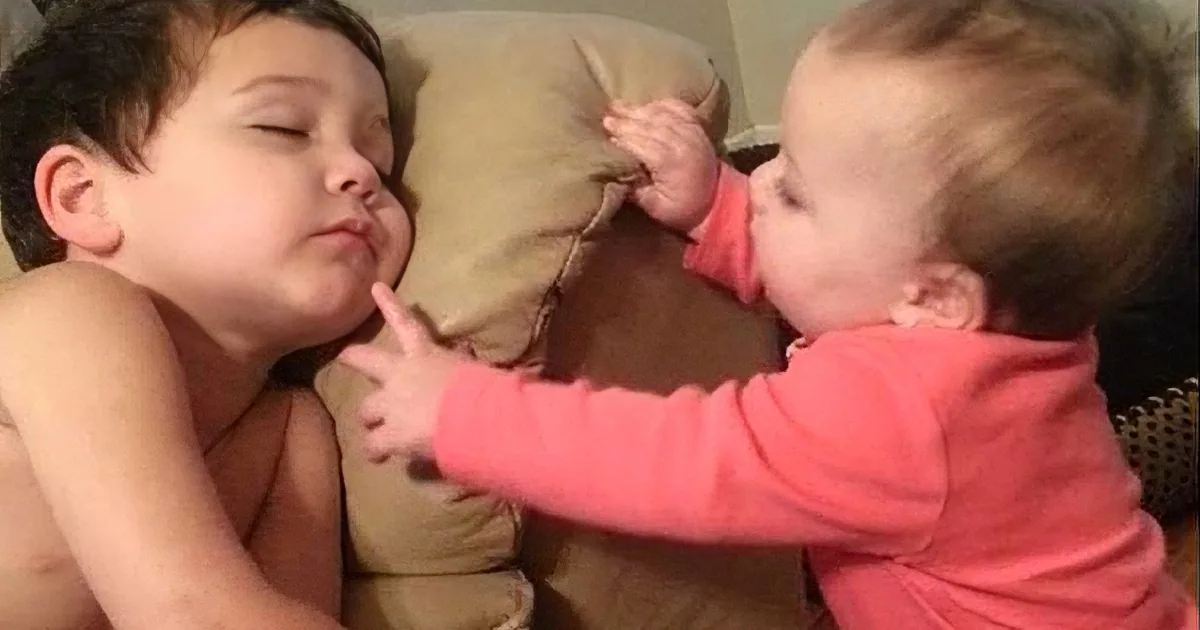 Young Baby Disrupts Her Elder Brother''s Sleep. but What He Did to Her? I Couldn''t Believe This!