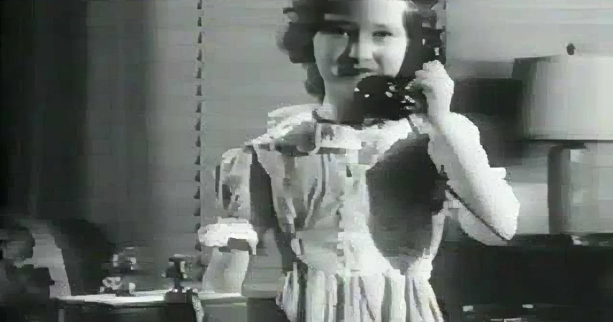 Woman Uses Rotary Phone for First Time in 1936. It''s Changed so Much Since Then!