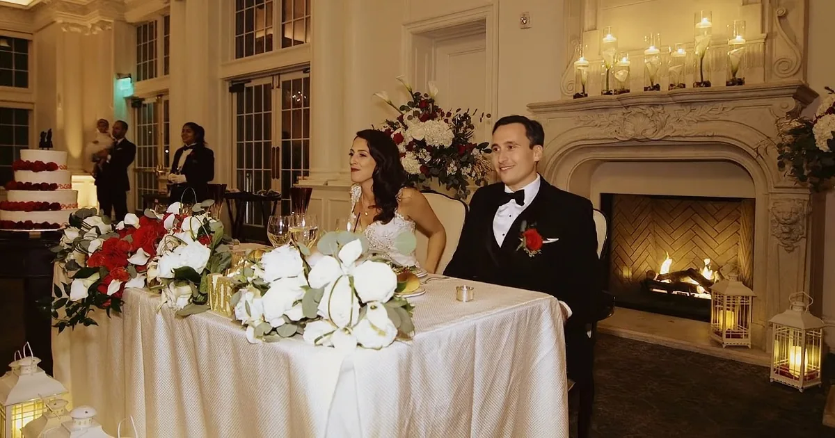 Sister Surpises Bride With a Flash Mob at Her Wedding