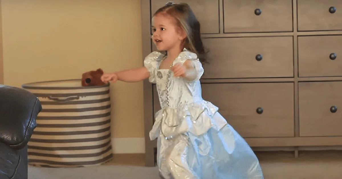 Dad Asks 3 Year-Old Daughter to Sing. When She Steps up to the Mic She''ll Blow You Away