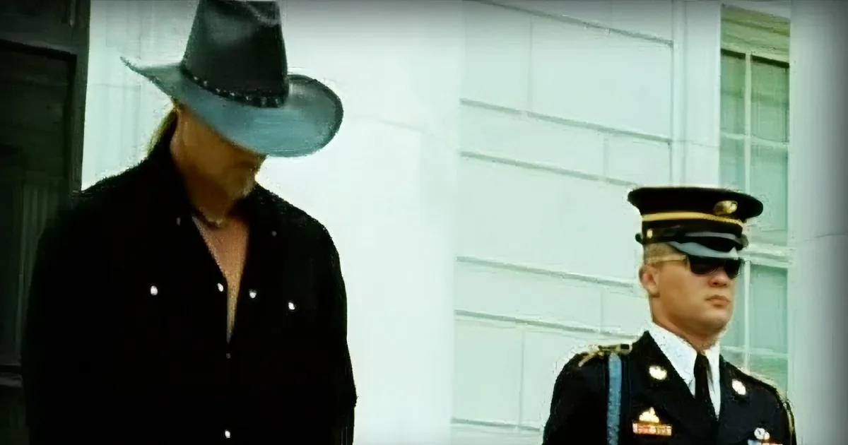 He Came to Pay Tribute to a Fallen Marine. When You Listen to His Words, You''ll Be in Tears...