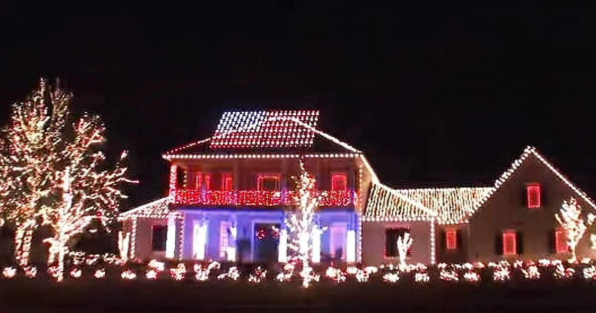 Patriotic Christmas Lights Honor Veterans, but the Music Helped Make This Video Go Viral