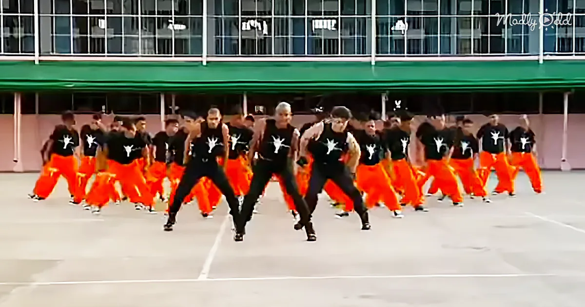 These Prisoners in the Phillippines Perform Incredibly Disciplined 'Flash Mob'