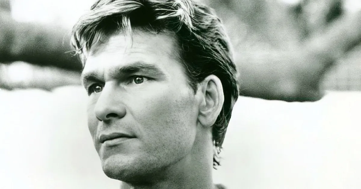 When Patrick Swayze Starts to Sing, the Crowd Goes Quiet. Then Goosebumps