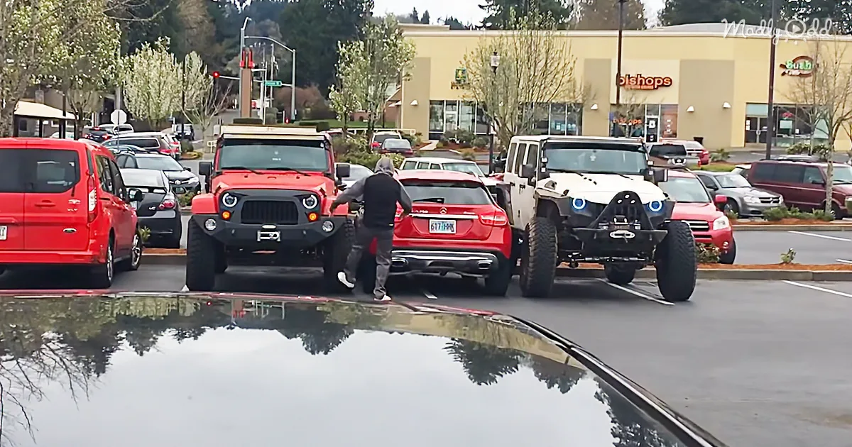 Guy in a Mercedes Hogs Two Spots and Gets a Parking Lesson From a Couple of Big Jeeps