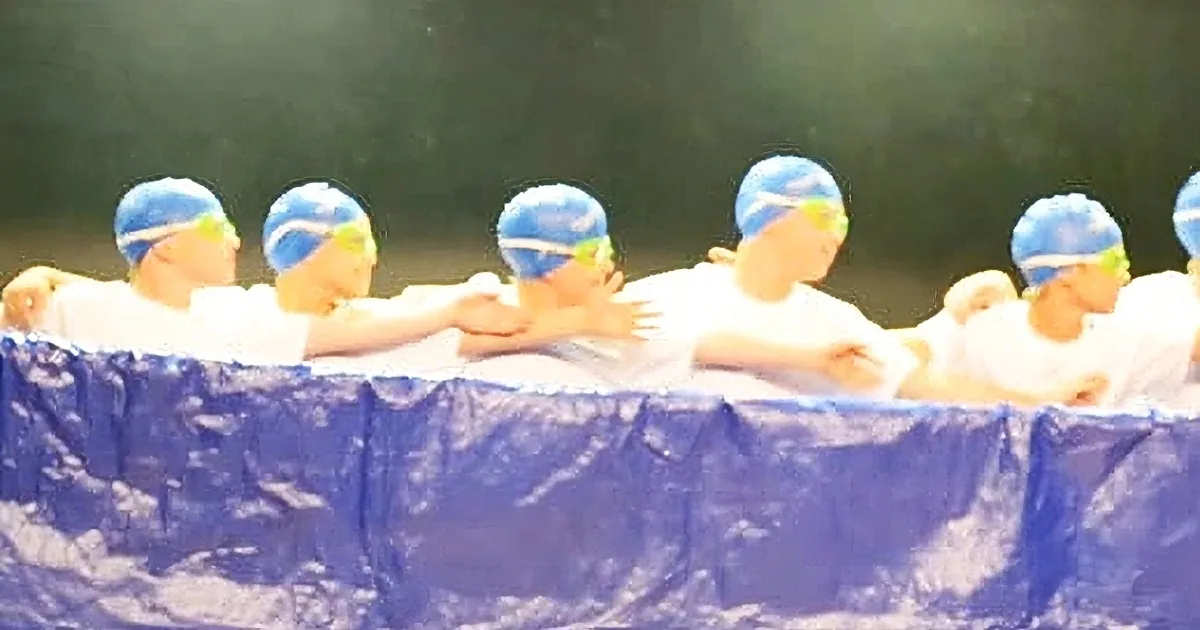 5th Grade Boys Go Onstage Wearing Towels and Do a Hilarious Skit at the Talent Show