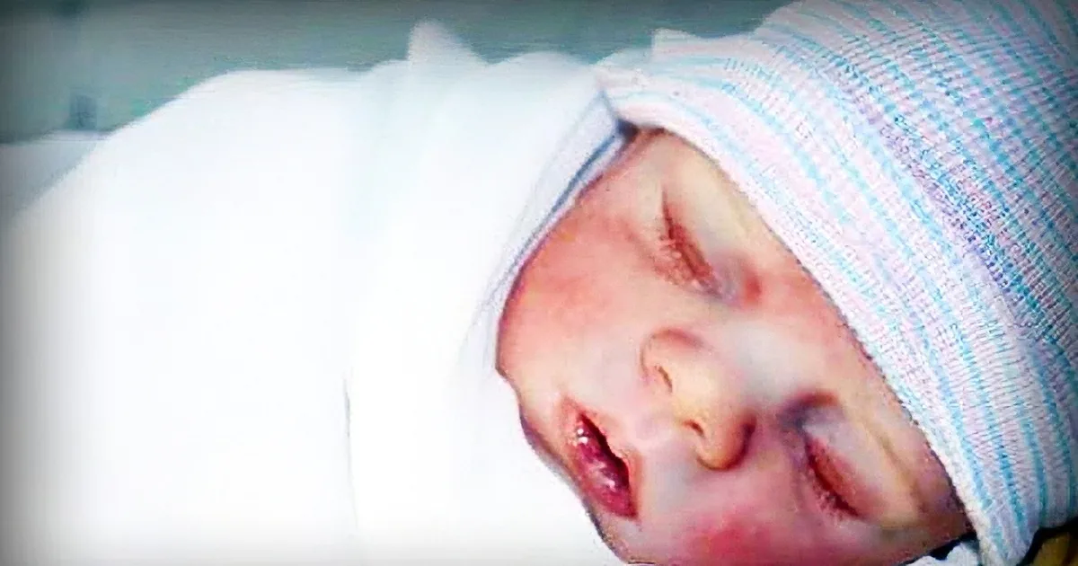 Cop Shatters Window to Save Baby From Hot Car. Pulls Her out, Learns He''s Made Horrible Mistake