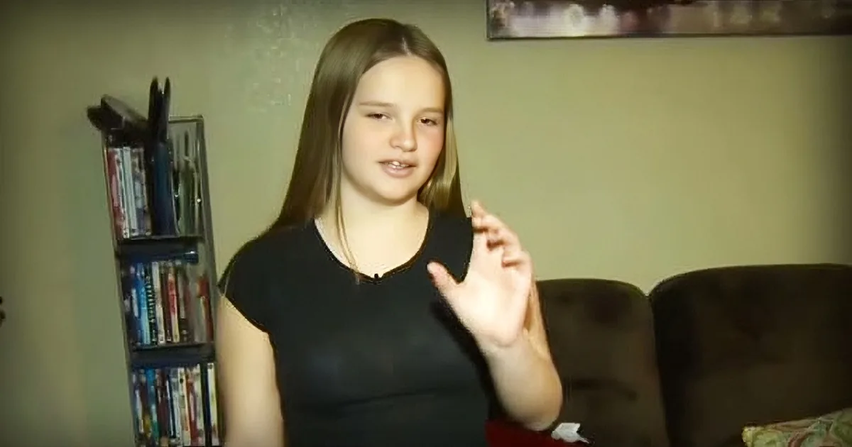 14 Year-Old Babysitting Her Niece Sends Chilling Texts After an Intruder Barges Into the House