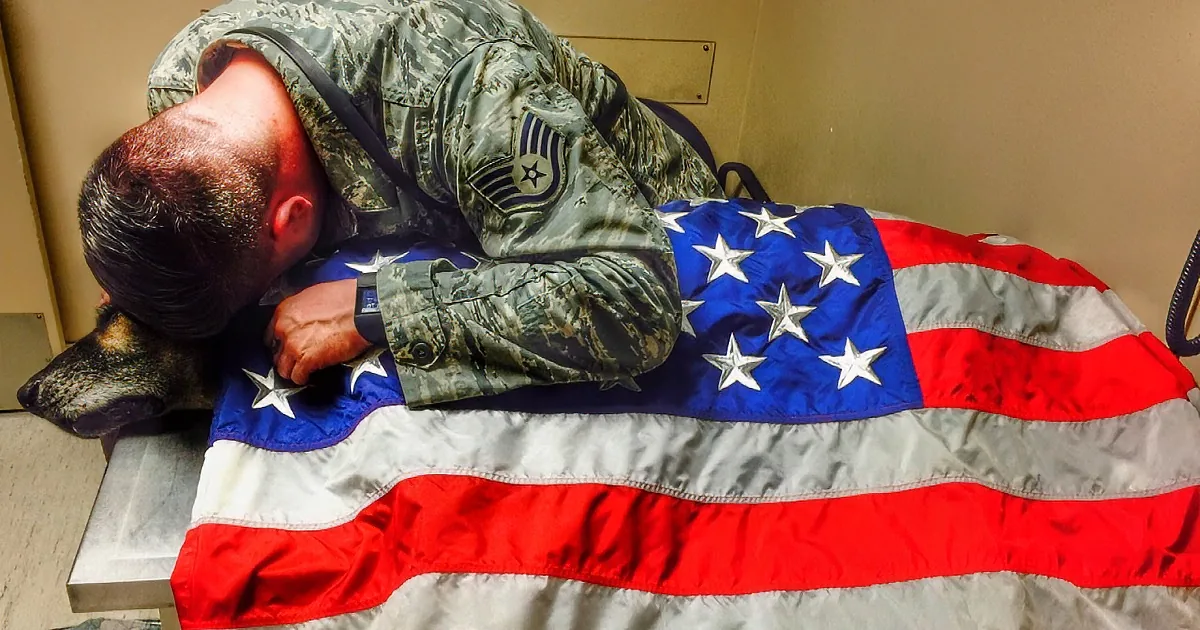 Soldier Has to Say Goodbye to His Best Friend Who Served With Him