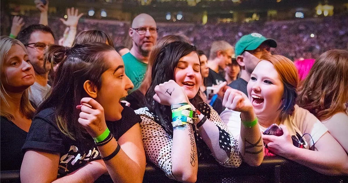 Crowd''s Sick of Waiting for Band to Play, so 65,000 Fans Sing a Queen Classic in Beautiful Harmony