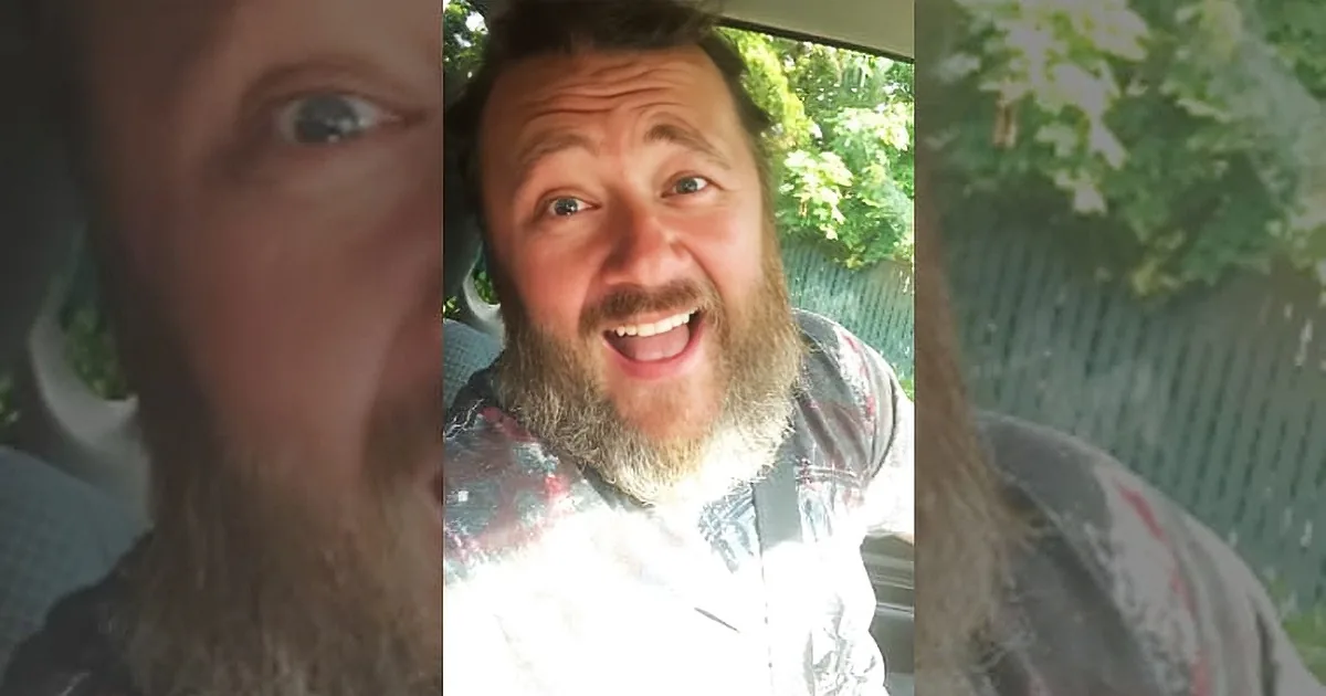 Woman Asks Man What ''Y-E-S'' Spells, Then What ''E-Y-E-S'' Spells. the Internet Goes Wild With the Answer